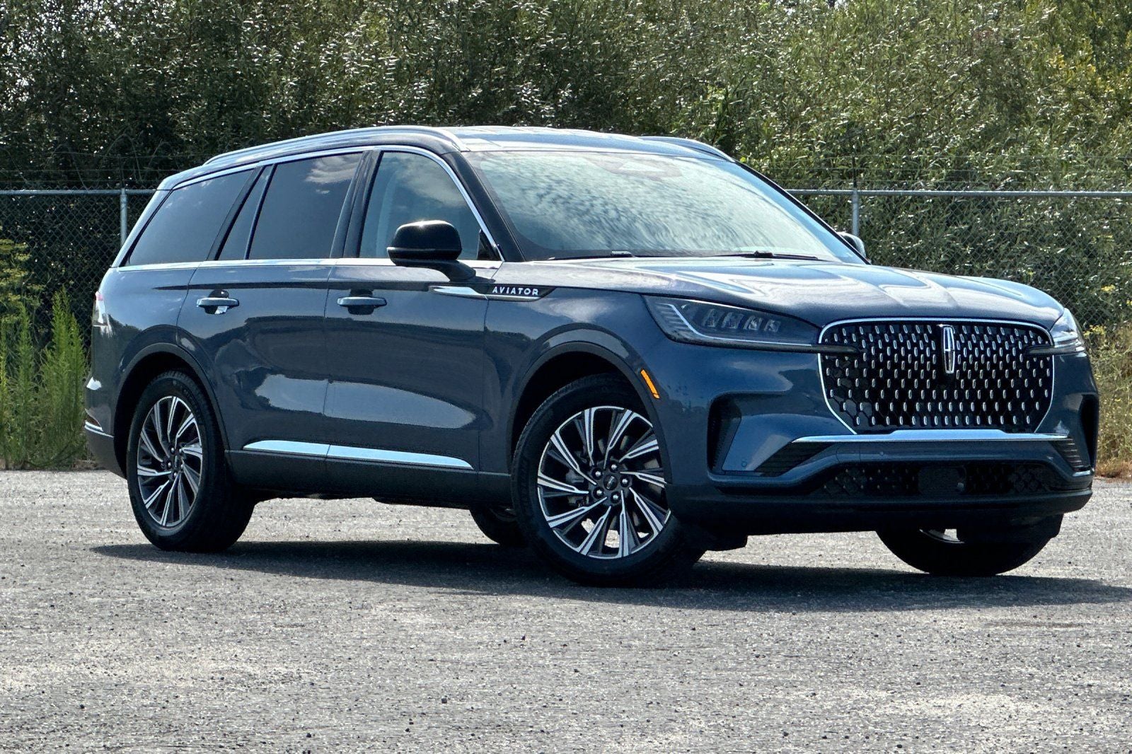 2026 Lincoln Aviator Premiere in Whisper Blue Metallic Clearcoat — front three-quarter view