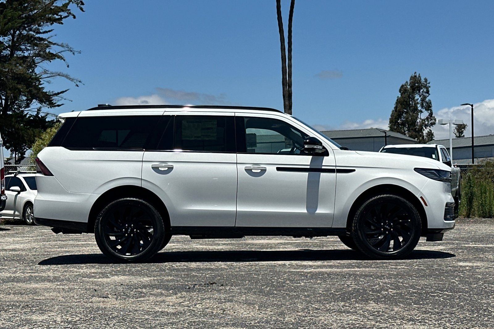 2026 Lincoln Navigator — side profile view